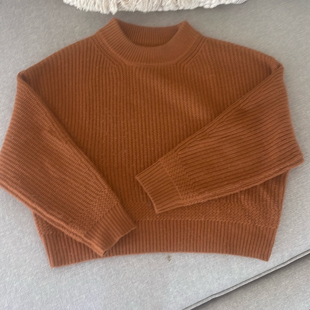 Line and Dot cropped sweater